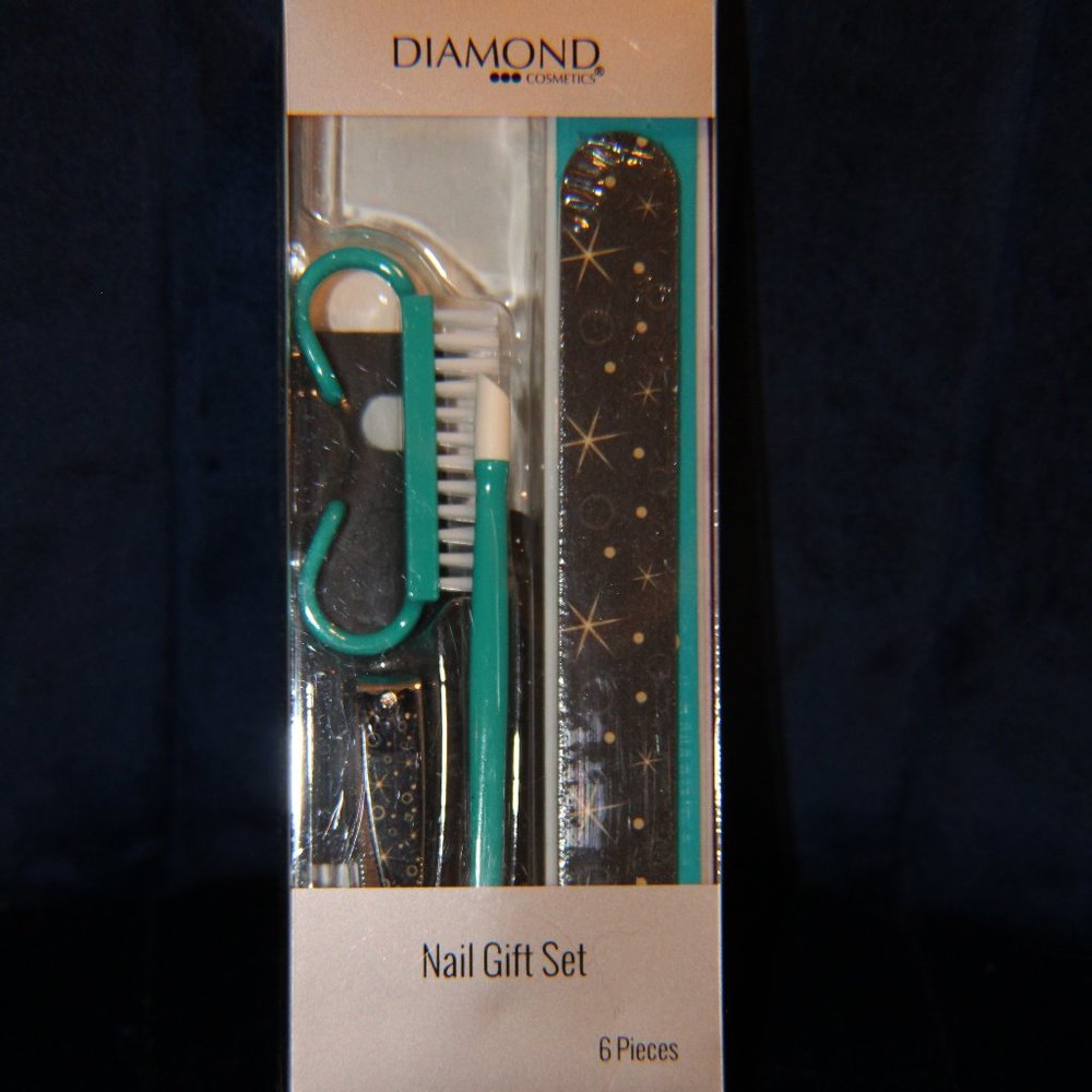 NIB Diamond Cosmetics Nail Gift Set